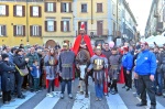 VARESE FESTA SAN MARTINO 2022. BANCARELLE E SAN MARTINO A CAVALLO CHE DONA IL MANTELLO AL POVERO