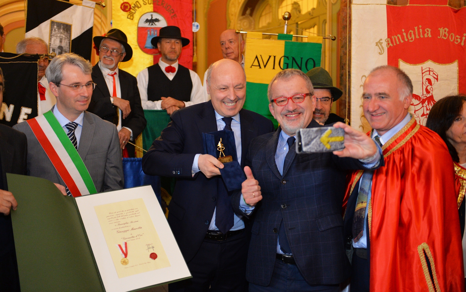 VARESE PREMIO GIROMETTA D'ORO A BEPPE MAROTTA NELLA FOTO CON MARONI