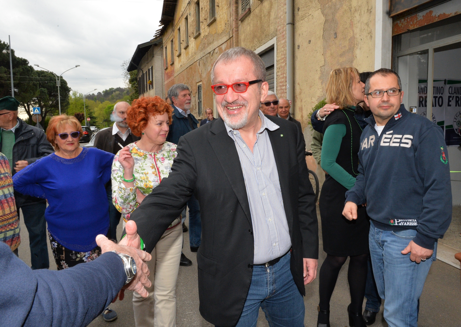 GORNATE OLONA VARESE BOSSI MARONI E GRIMOLDI ALL'INAUGURAZIONE DELLA SEDE LEGA NORD NELLA FOTO MARONI