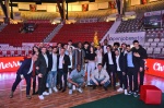 VARESE. FESTA DI NATALE 2022 OPENJOBMETIS PALLACANESTRO VARESE ALL’ENERXENIA ARENA NELLA FOTO GRUPPONE CON FIDANZATE E STAFF TECNICO