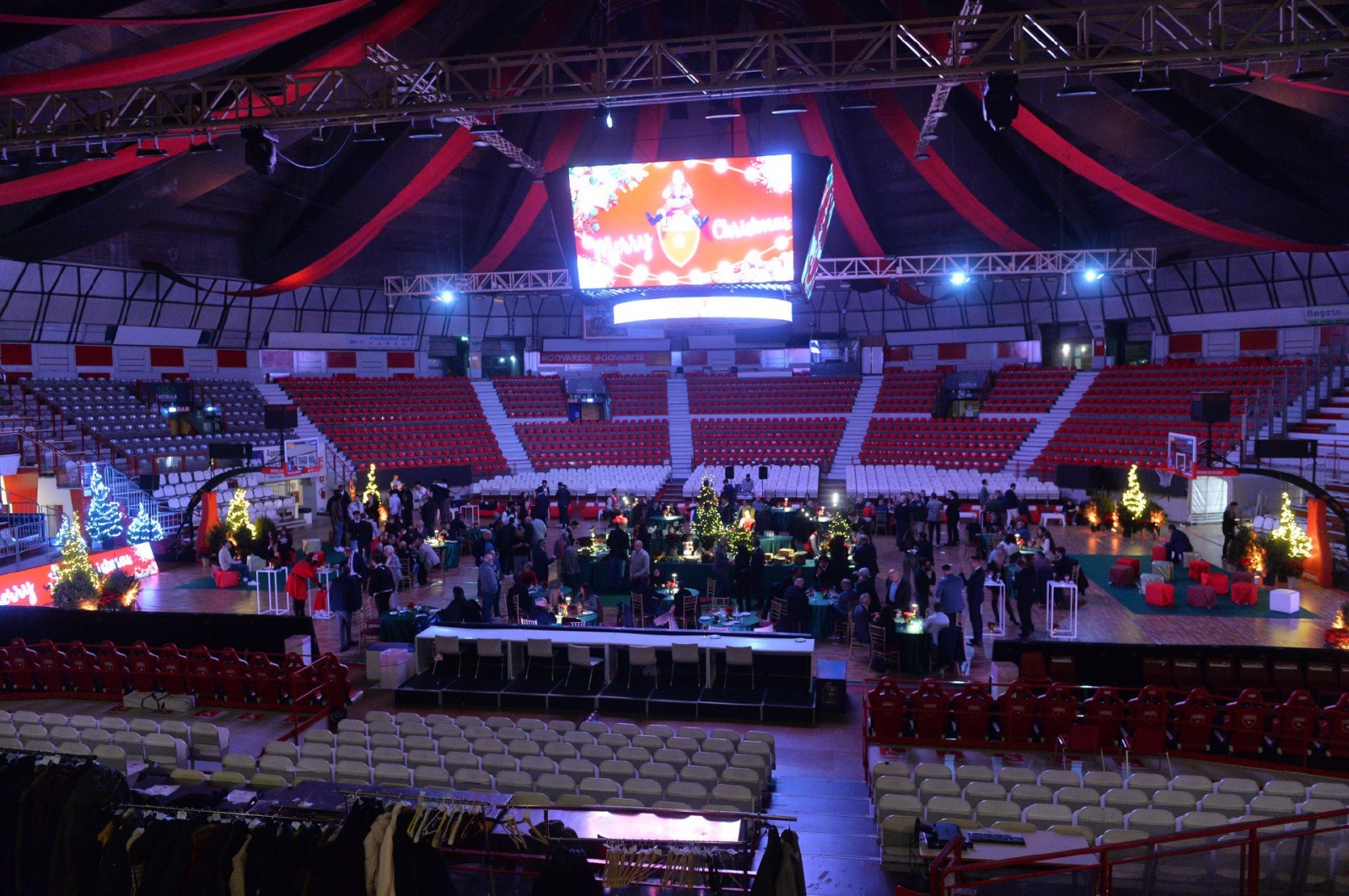 VARESE. FESTA DI NATALE 2022 OPENJOBMETIS PALLACANESTRO VARESE ALLÕENERXENIA ARENA NELLA FOTO PANORAMICA