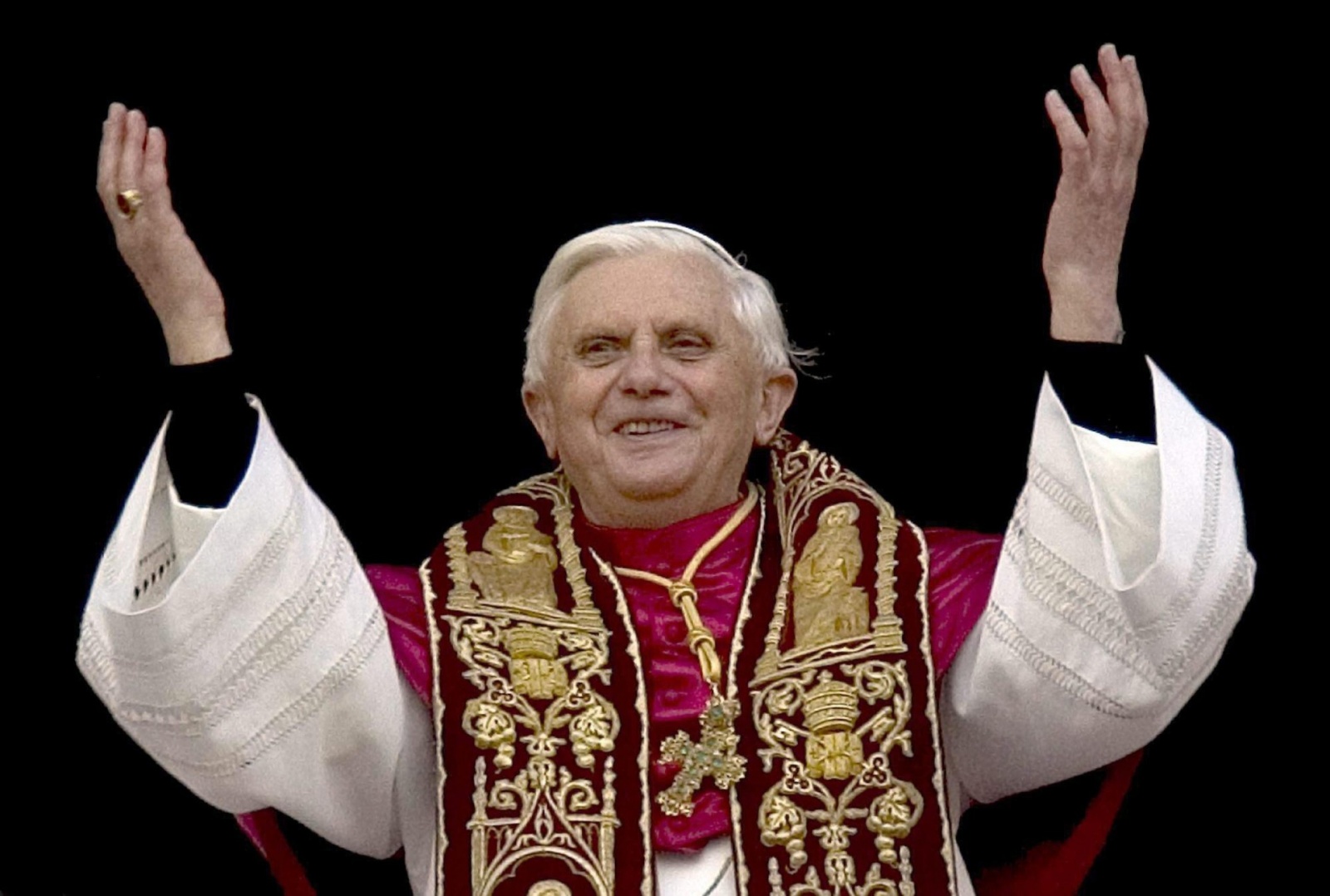 epa03578726 (FILE) A file photo dated 19 April 2005 showing newly elected Pope Benedict XVI greeting pilgrims while standing on the balcony of St. Peter's Basilica after his election, Vatican City. Pope Benedict XVI announced during a mass on 11 February 