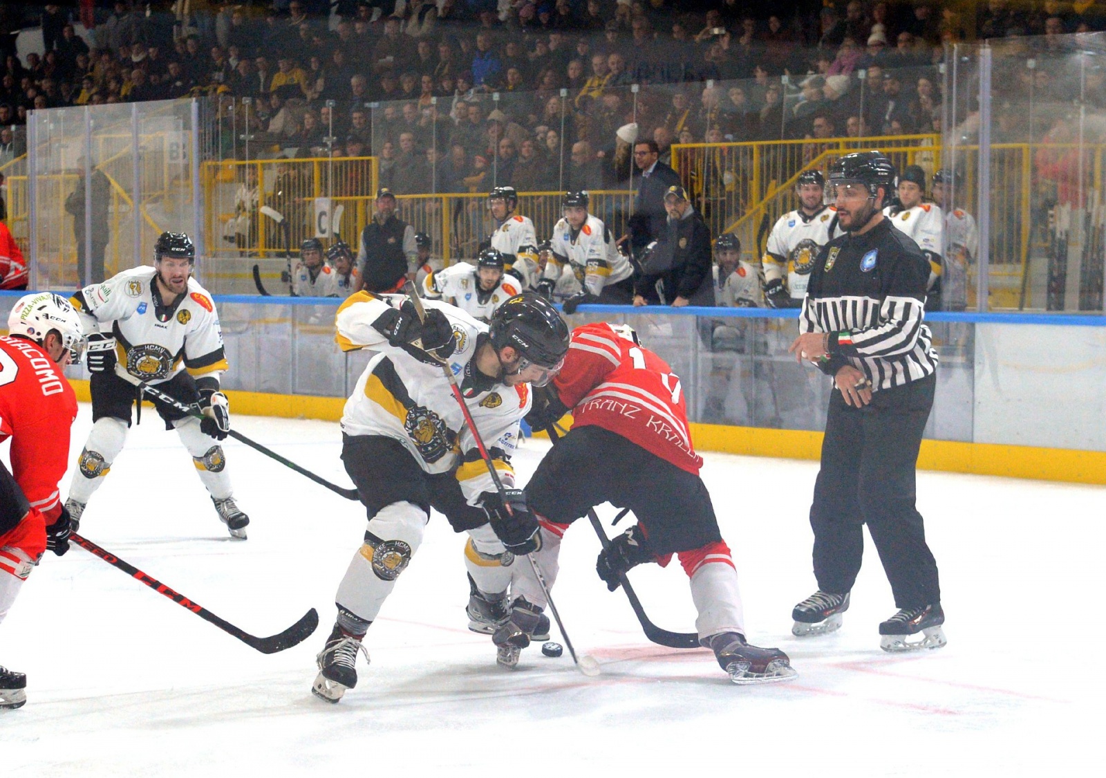 VAREWSE. HOCKEY. HCMV VARESE HOCKEY-AHC TOBLACH DOBBIACO ICEBEARS NELLA FOTO