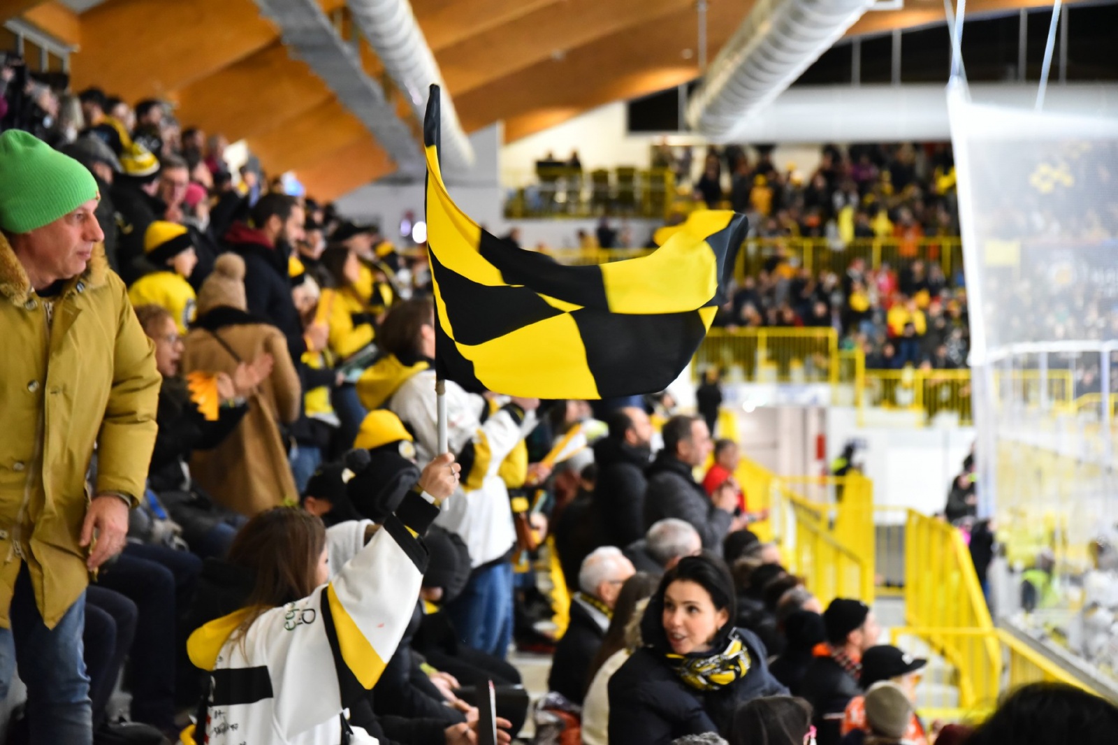 VARESE. HOCKEY. COPPA ITALIA. FINALS FOUR. SEMIFINALI HCMV VARESE HOCKEY - HC EPPAN APPIANO ANET NELLA FOTO TRIBUNA