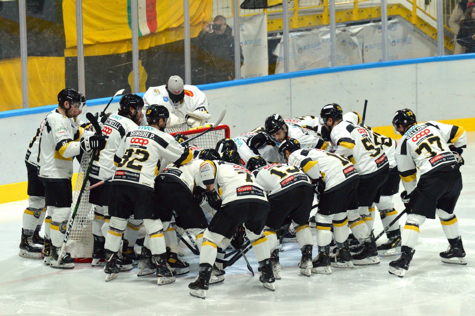 VARESE. HOCKEY. COPPA ITALIA. FINALS FOUR. SEMIFINALI HCMV VARESE HOCKEY - HC EPPAN APPIANO ANET NELLA FOTO