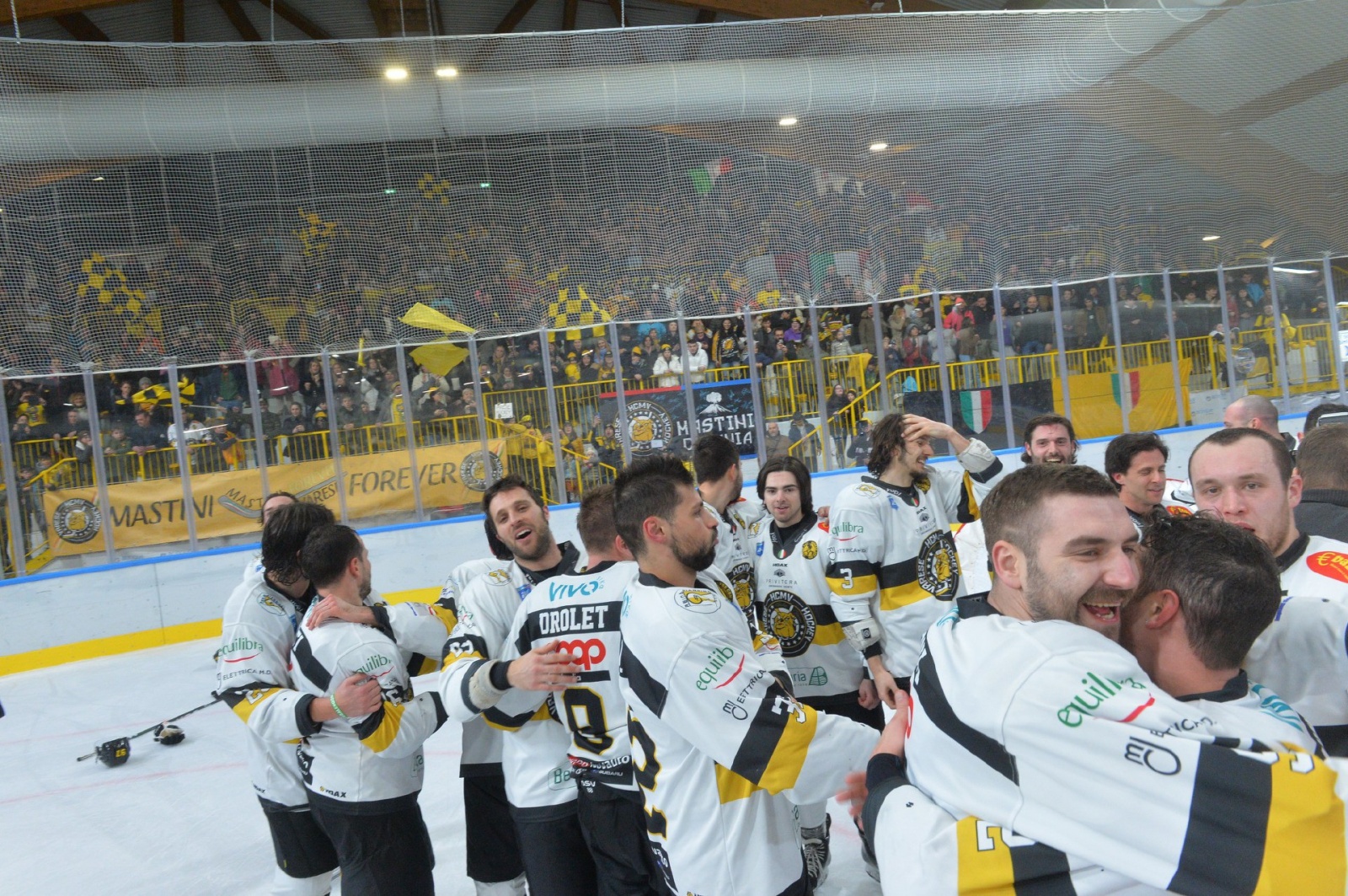 VARESE. HOCKEY. COPPA ITALIA. FINALS FOUR. FINALE HCMV VARESE HOCKEY - SV KALTERN ROTHOBLASS CALDARO NELLA FOTO FINALE FESTEGGIAMENTI