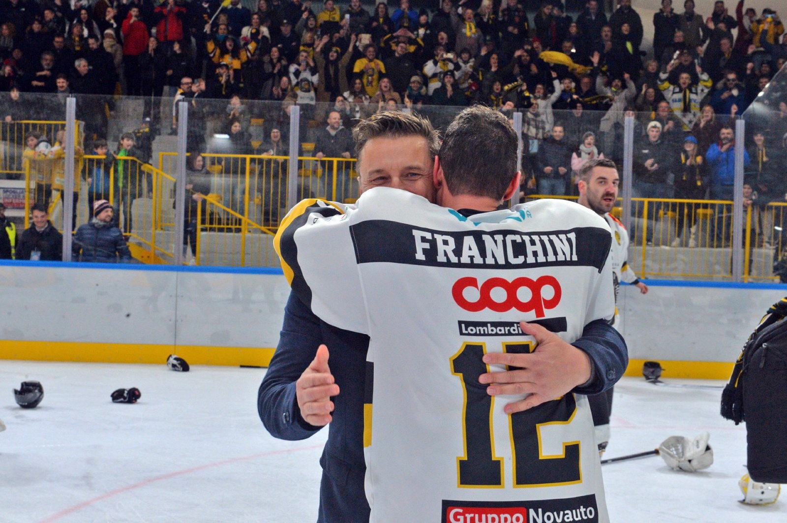 VARESE. HOCKEY. COPPA ITALIA. FINALS FOUR. FINALE HCMV VARESE HOCKEY - SV KALTERN ROTHOBLASS CALDARO NELLA FOTO FINALE FESTEGGIAMENTI