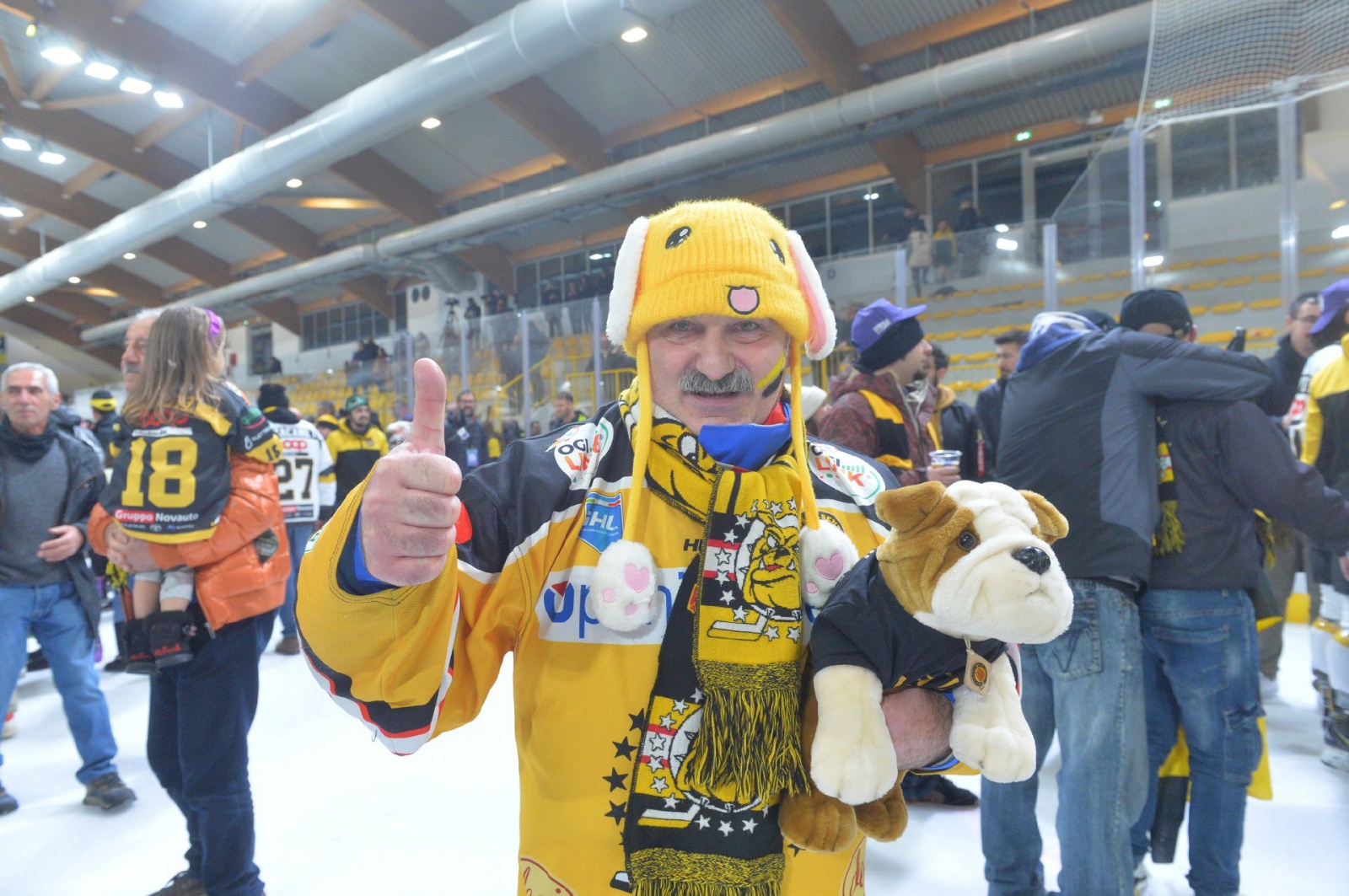 VARESE. HOCKEY. COPPA ITALIA. FINALS FOUR. FINALE HCMV VARESE HOCKEY - SV KALTERN ROTHOBLASS CALDARO NELLA FOTO FINALE FESTEGGIAMENTI