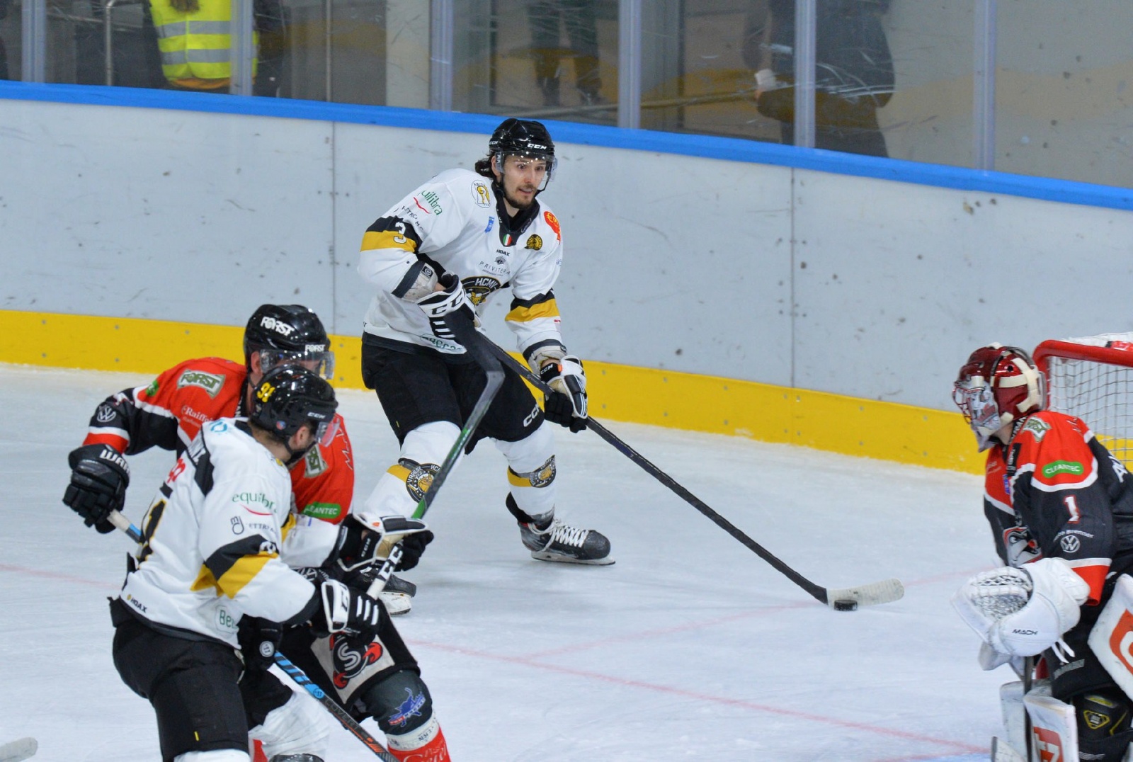 VARESE. HOCKEY. COPPA ITALIA. FINALS FOUR. FINALE HCMV VARESE HOCKEY - SV KALTERN ROTHOBLASS CALDARO NELLA FOTO SCHINA