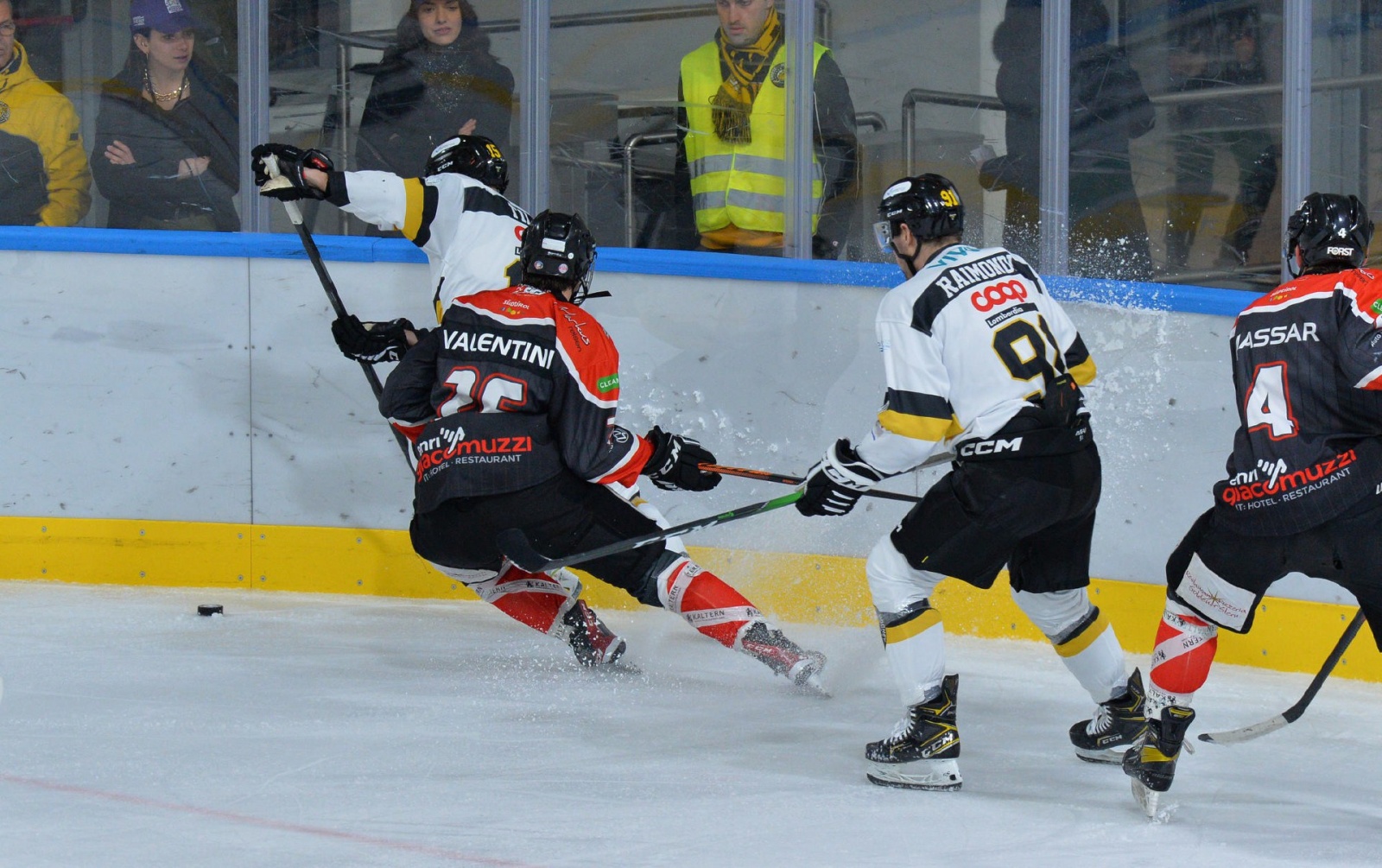 VARESE. HOCKEY. COPPA ITALIA. FINALS FOUR. FINALE HCMV VARESE HOCKEY - SV KALTERN ROTHOBLASS CALDARO NELLA FOTO TILARO