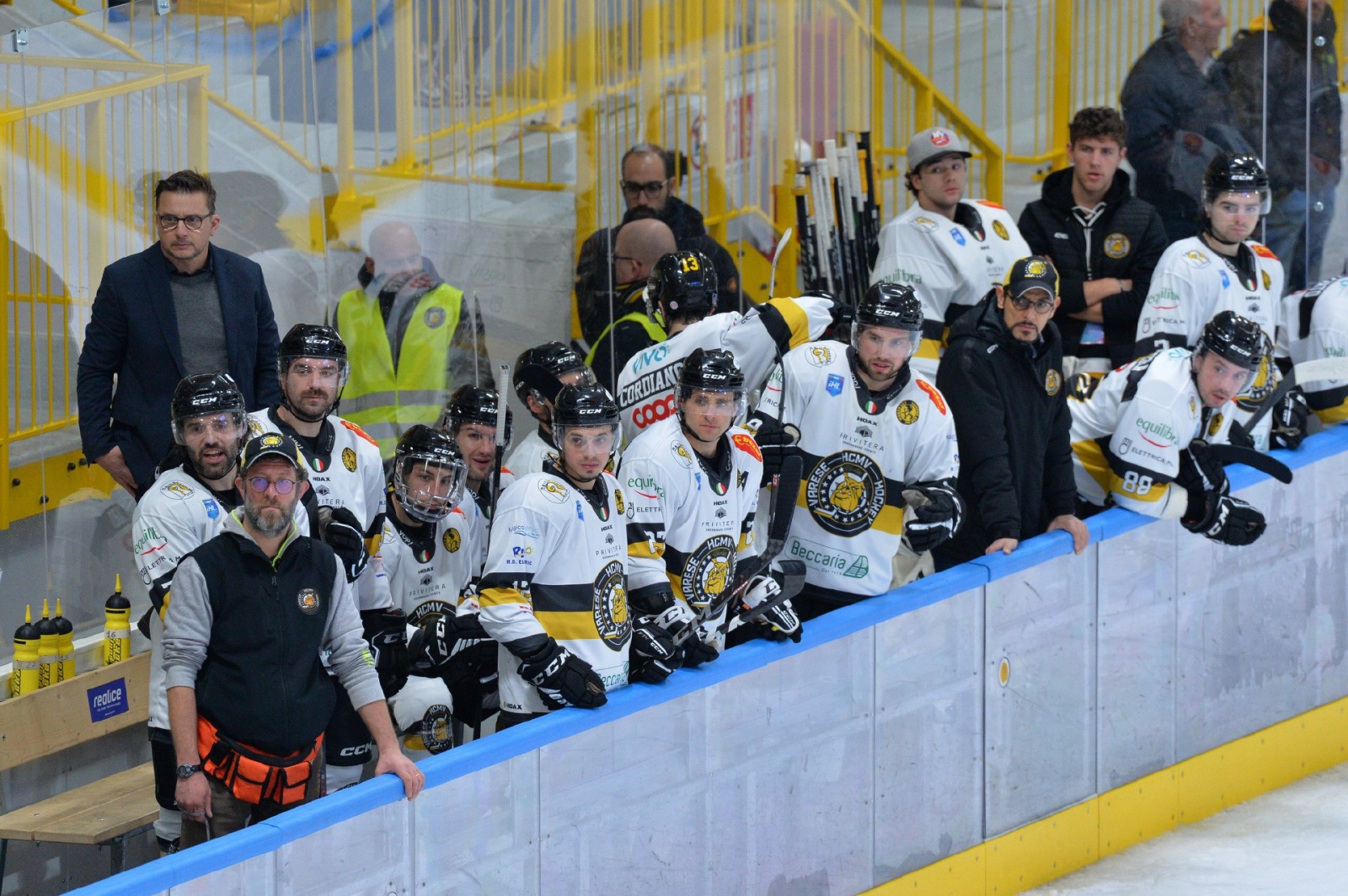 VARESE. HOCKEY. COPPA ITALIA. FINALS FOUR. FINALE HCMV VARESE HOCKEY - SV KALTERN ROTHOBLASS CALDARO NELLA FOTO PANCHINA