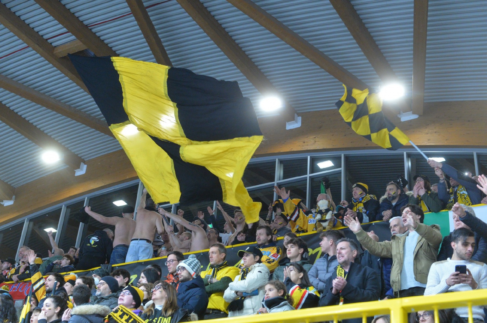 VARESE. HOCKEY. COPPA ITALIA. FINALS FOUR. FINALE HCMV VARESE HOCKEY - SV KALTERN ROTHOBLASS CALDARO NELLA FOTO FINALE FESTEGGIAMENTI