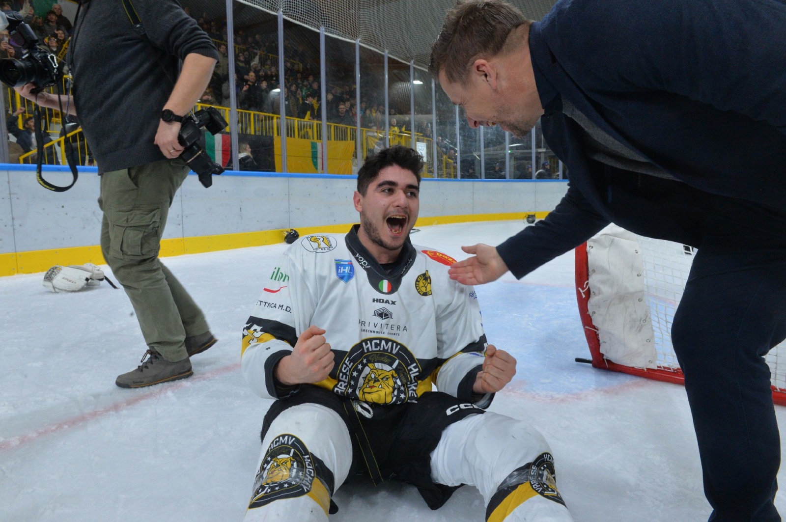 VARESE. HOCKEY. COPPA ITALIA. FINALS FOUR. FINALE HCMV VARESE HOCKEY - SV KALTERN ROTHOBLASS CALDARO NELLA FOTO FINALE FESTEGGIAMENTI