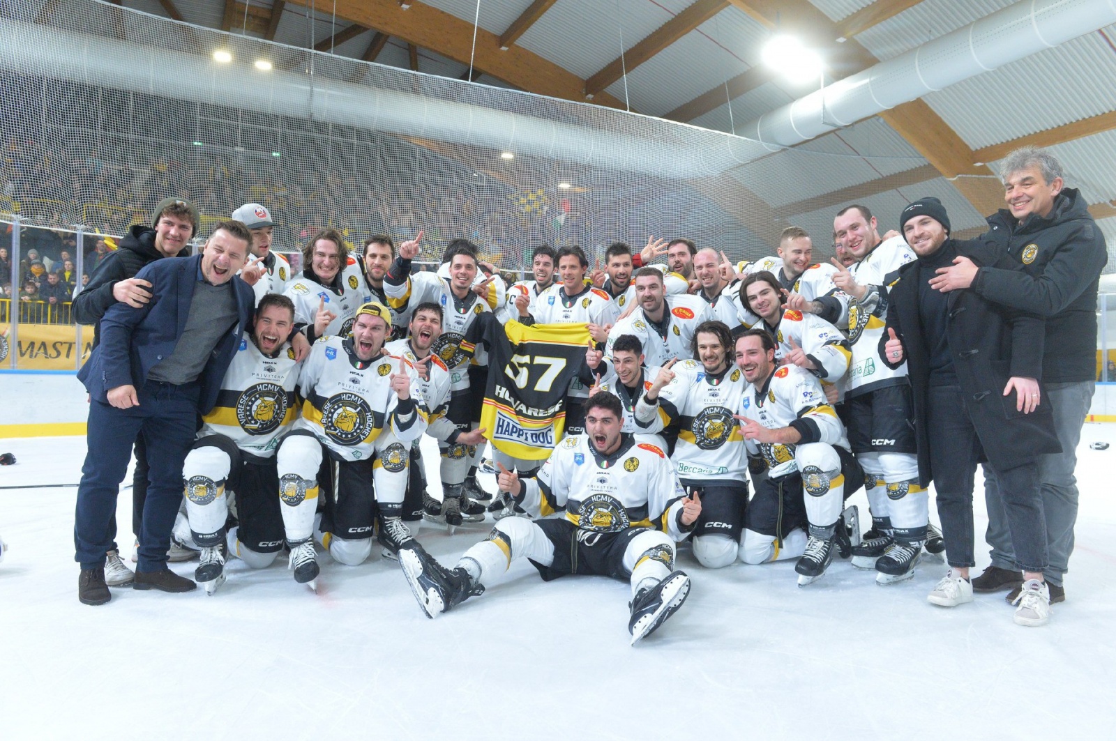 VARESE. HOCKEY. COPPA ITALIA. FINALS FOUR. FINALE HCMV VARESE HOCKEY - SV KALTERN ROTHOBLASS CALDARO NELLA FOTO FINALE FESTEGGIAMENTI