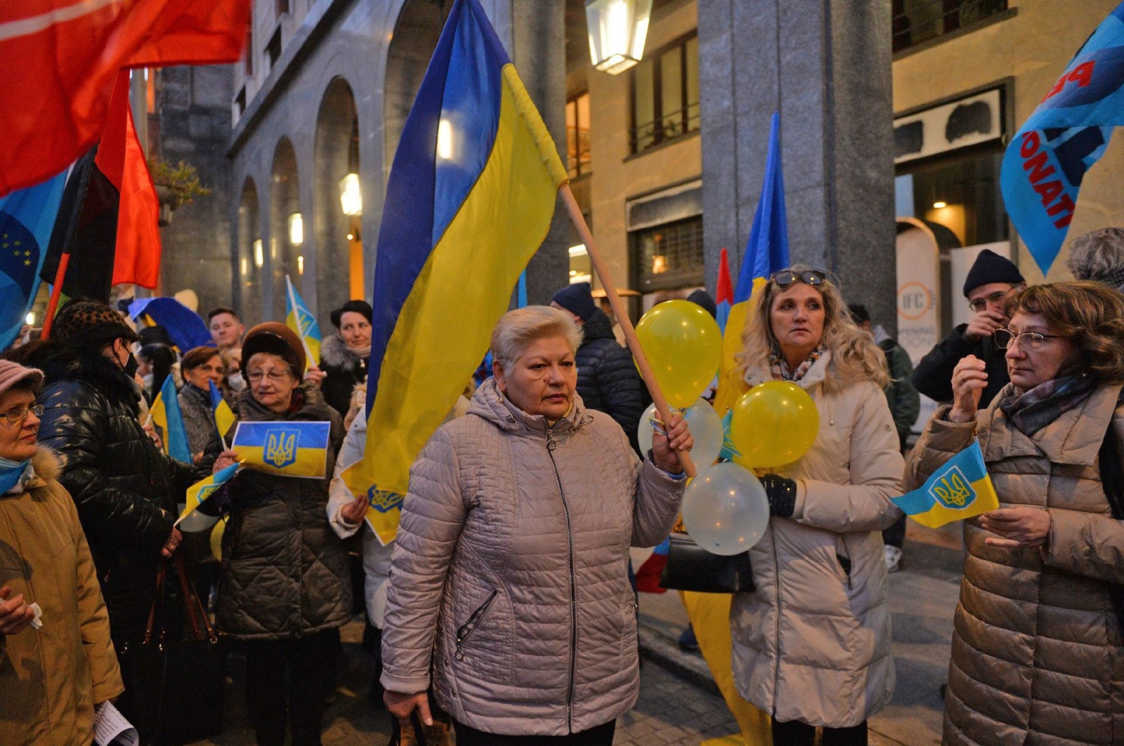 VARESE MANIFESTAZIONE NO ALLA GUERRA IN UCRAINA, PIAZZA MONTE GRAPPA