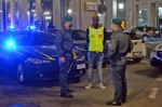 VARESE. PROGETTO ON THE ROAD, GIOVANI CON LE FORZE DELL’ORDINE DURANTE CONTROLLI STRADALI. PIAZZA MONTE GRAPPA CON POLIZIA LOCALE, POLIZIA DI STATO, GUARDIA DI FINANZA E CARABINIERI