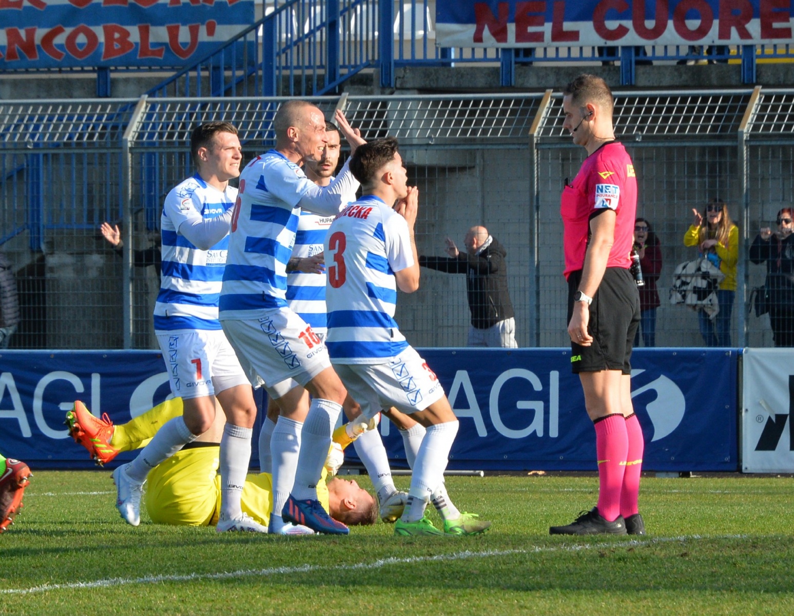 BUSTO ARSIZIO PRO PATRIA PRO SESTO CALCIO NELLA FOTO PROTESTE PRO PATRIA