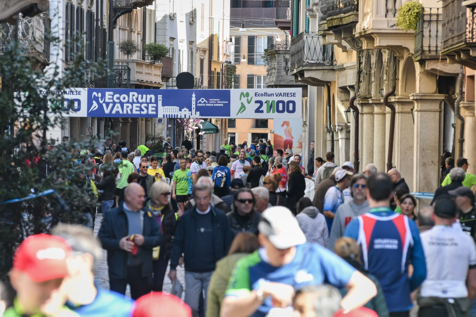 ECORUN VARESE 2023 NELLA FOTO GENTE E STAND