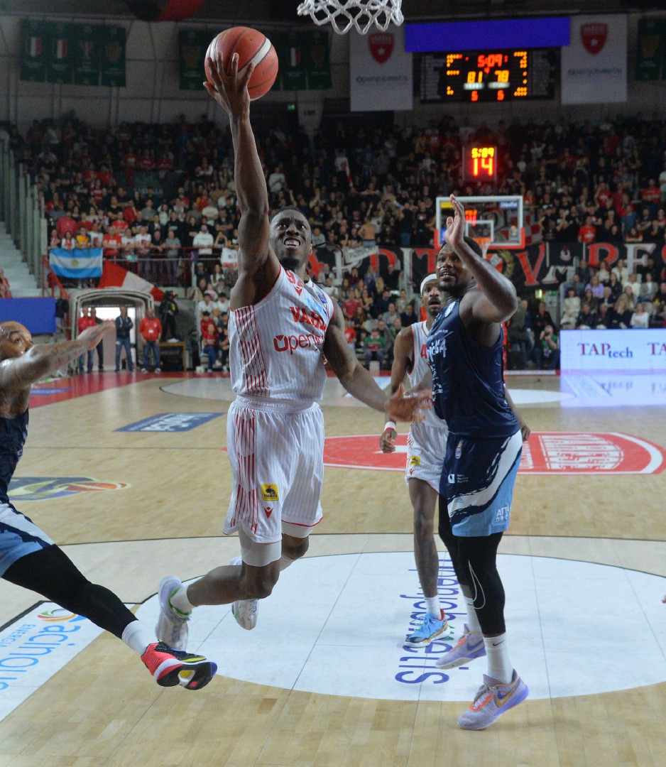 VARESE. BASKET LBA. OPENJOBMETIS VARESE-HAPPY CASA BRINDISI NELLA FOTO JOHNSON