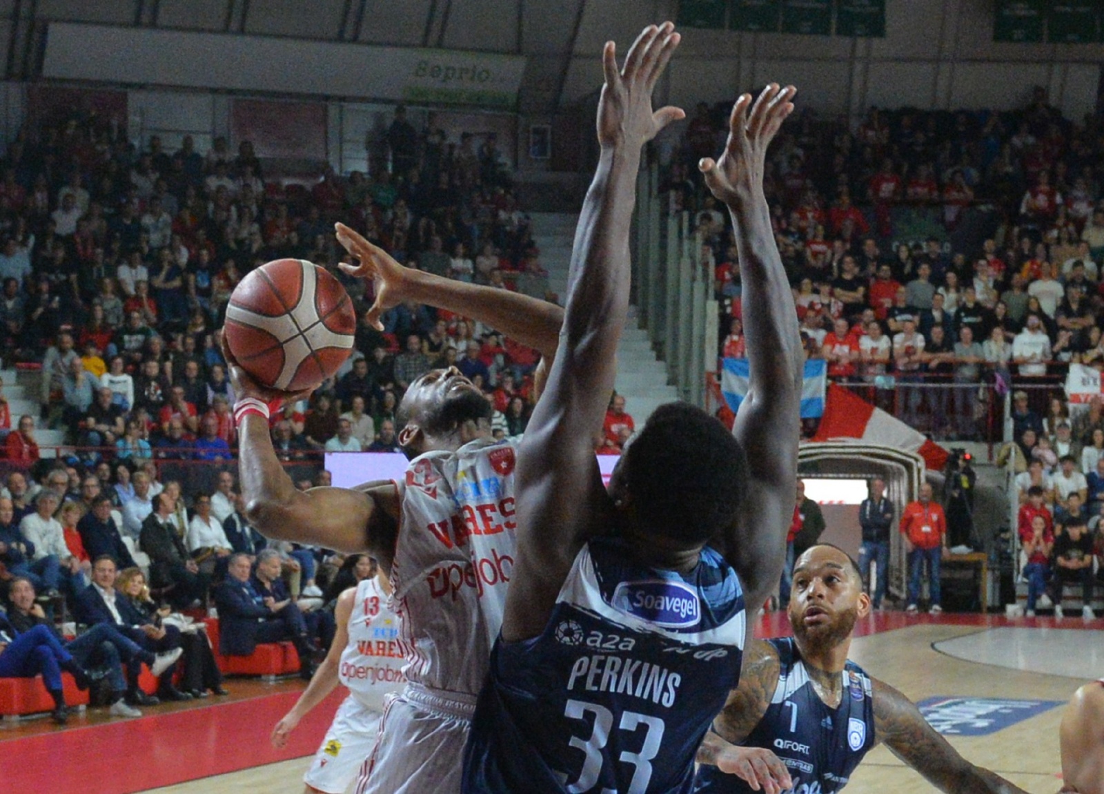 VARESE. BASKET LBA. OPENJOBMETIS VARESE-HAPPY CASA BRINDISI NELLA FOTO BROWN