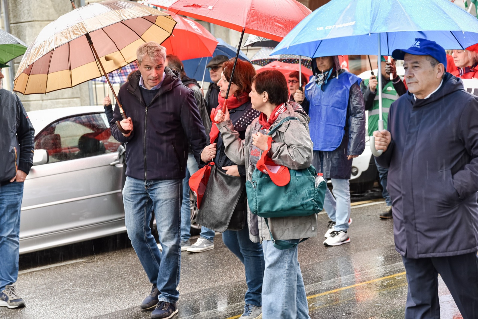 VARESE MANIFESTAZIONE PRIMO MAGGIO NELLA FOTO STEFANIA FILETTI, GALIMBERTI DAVIDE, TANIA SCACCHETTI