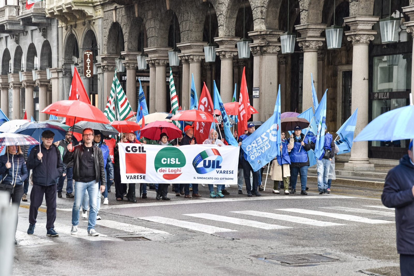 VARESE MANIFESTAZIONE PRIMO MAGGIO NELLA FOTO STEFANIA FILETTI, GALIMBERTI DAVIDE, TANIA SCACCHETTI