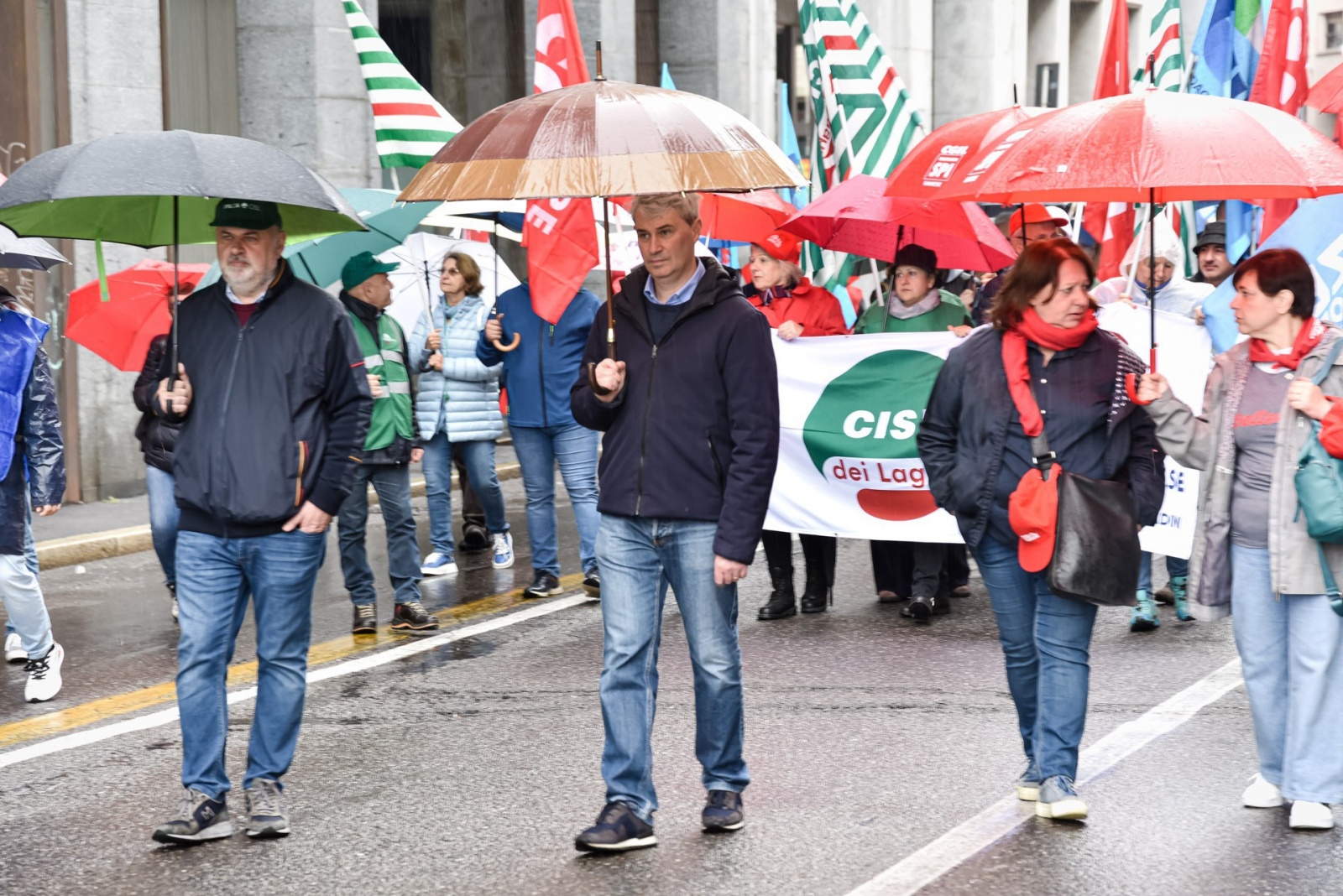 VARESE MANIFESTAZIONE PRIMO MAGGIO NELLA FOTO STEFANIA FILETTI, GALIMBERTI DAVIDE, TANIA SCACCHETTI