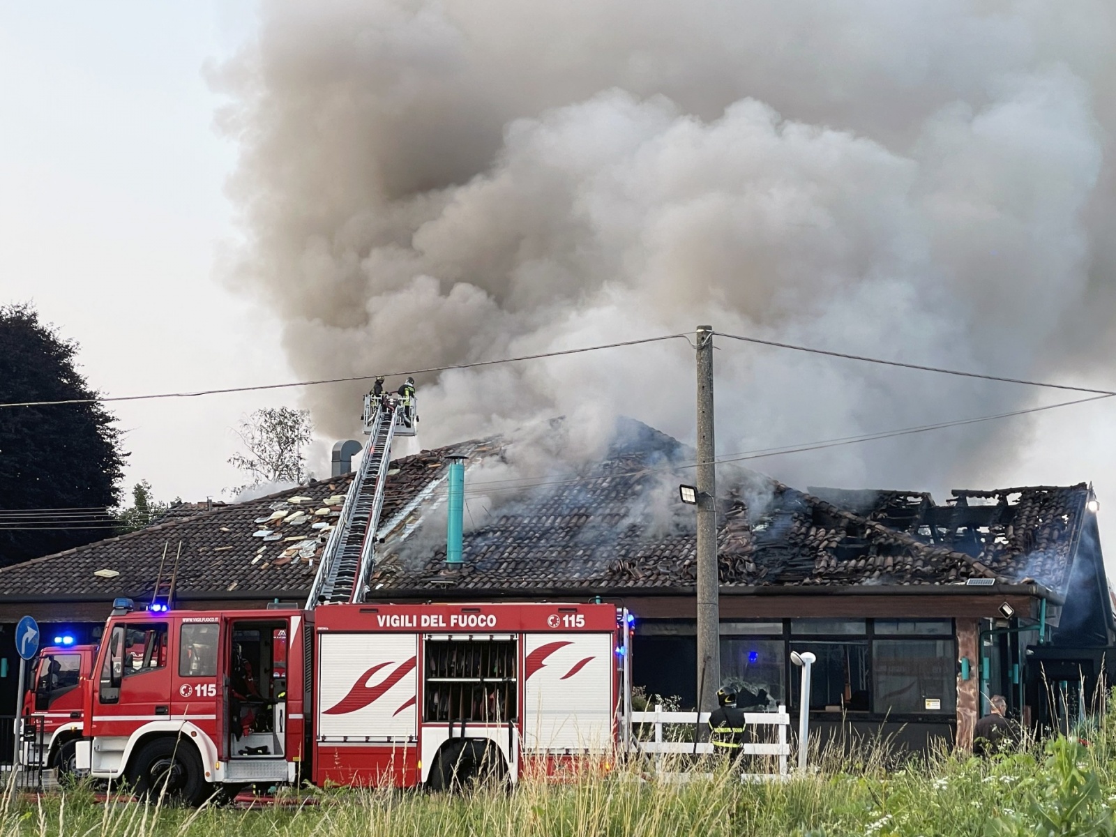 ORIGGIO INCENDIO LOCALE BUENA VISTA