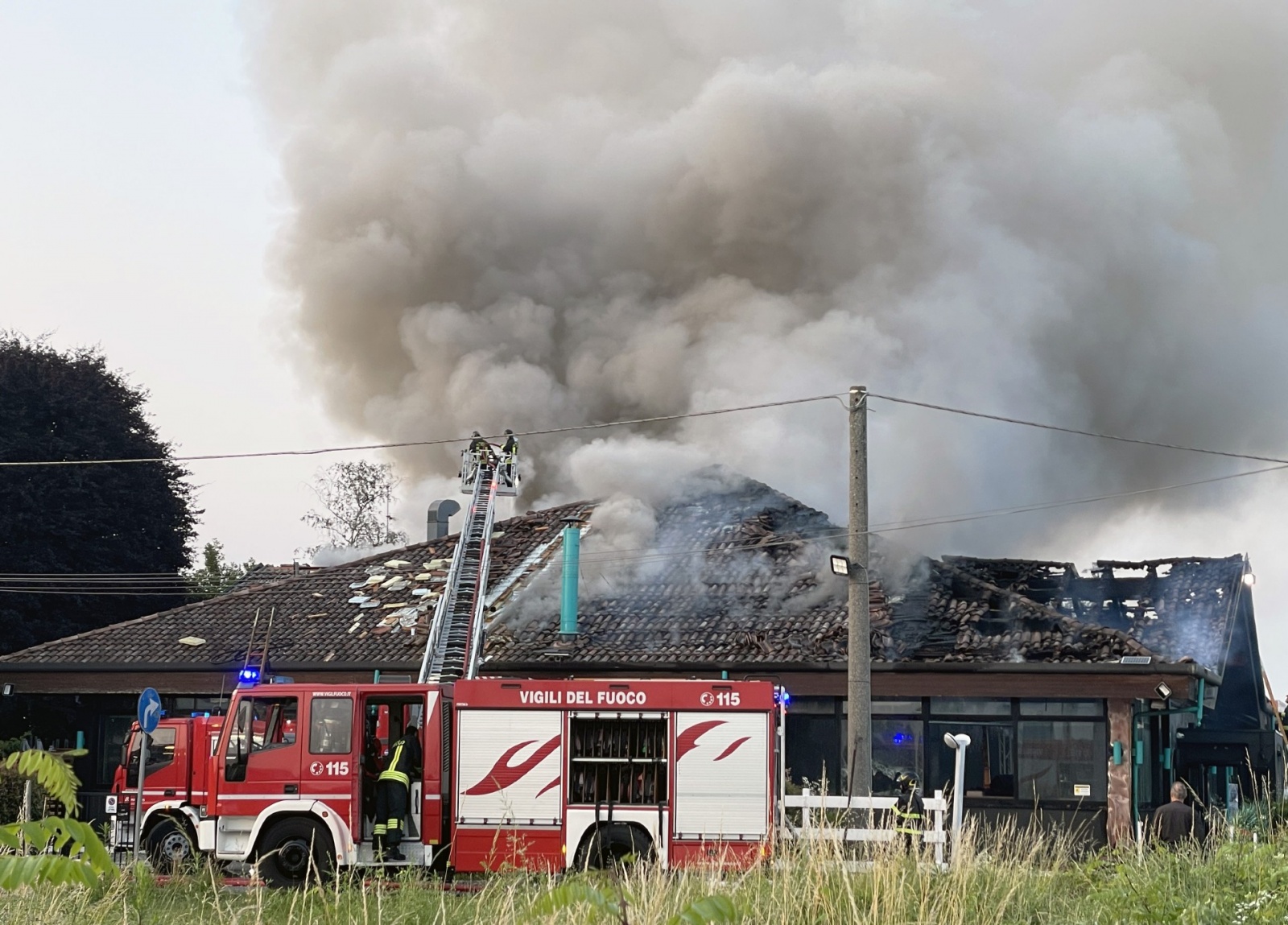 ORIGGIO INCENDIO LOCALE BUENA VISTA