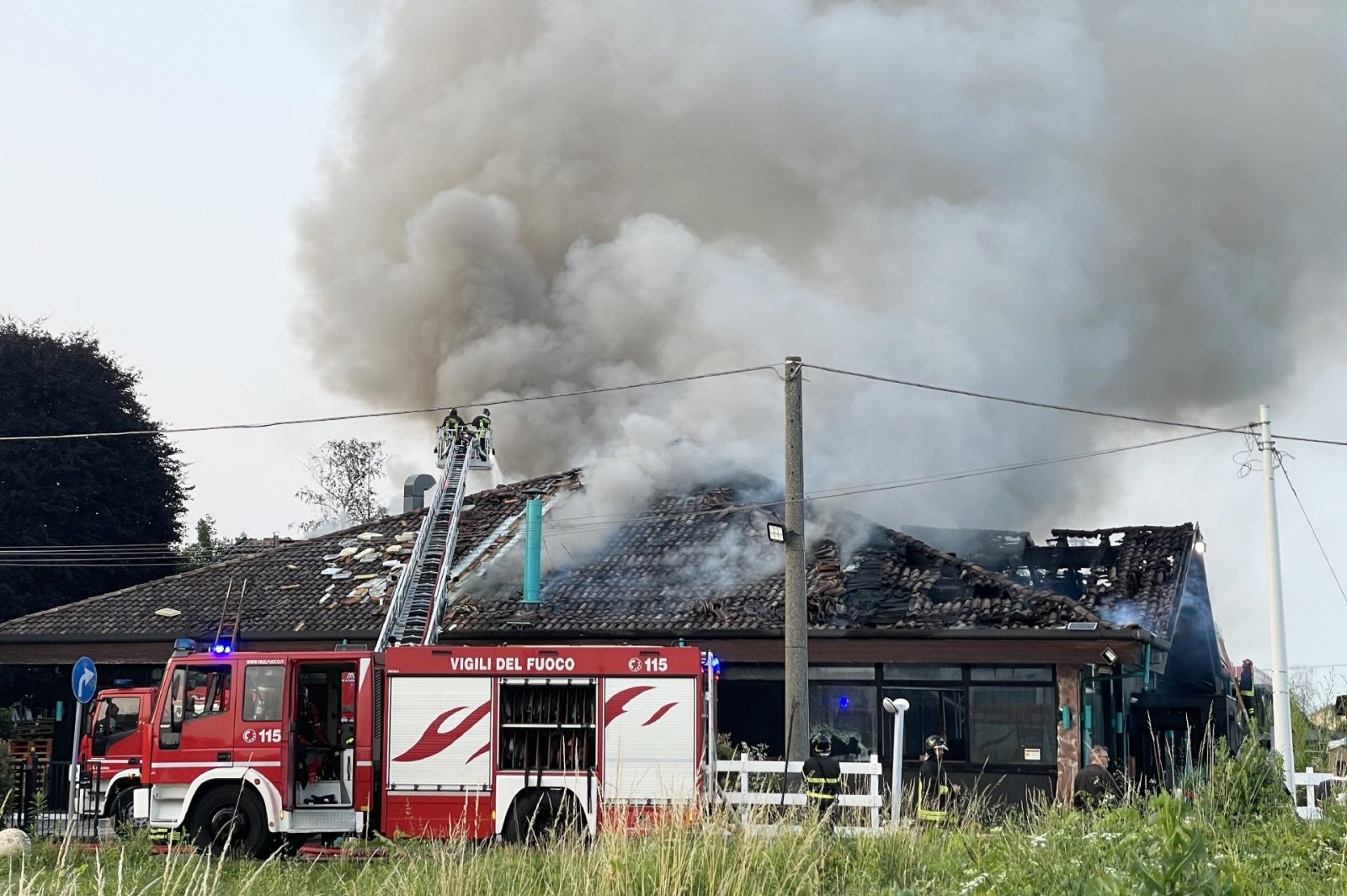 ORIGGIO INCENDIO LOCALE BUENA VISTA