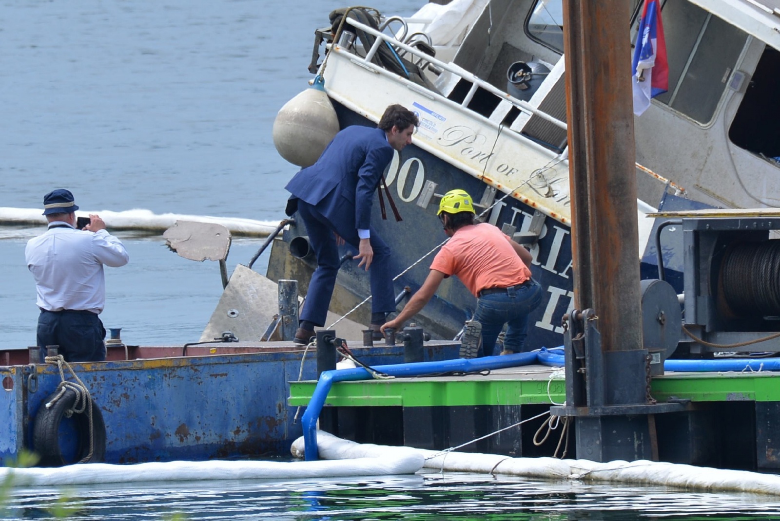 SESTO CALENDE. OPERAZIONE RECUPERO BARCA AFFONDATA IN LOCALITAÕ LISANZA