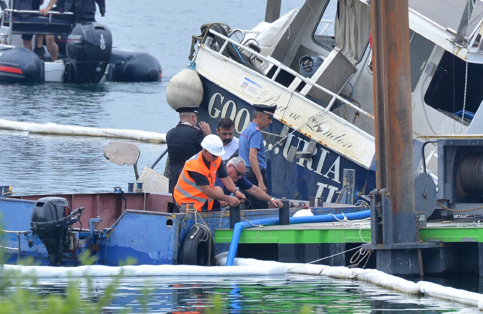 SESTO CALENDE. OPERAZIONE RECUPERO BARCA AFFONDATA IN LOCALITAÕ LISANZA