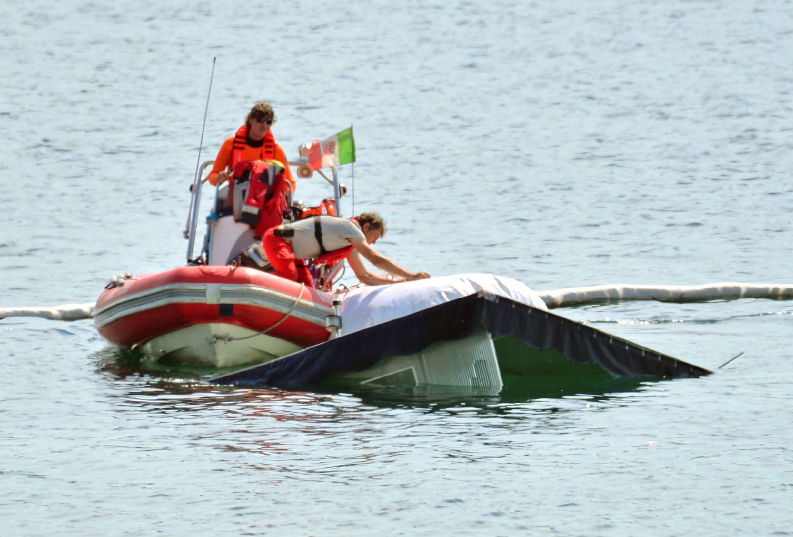 SESTO CALENDE. BARCA AFFONDATA SUL LAGO MAGGIORE IN LOCALITA’ LISANZA CON 4 VITTIME. RIPRESE OPERAZIONI RECUPERO