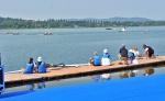 VARESE. SECONDA TAPPA COPPA DEL MONDO CANOTTAGGIO SENIOR 2023, SCHIRANNA. FINALI E PREMIAZIONI NELLA FOTO VOLONTARI PONTILE PREMIAZIONI