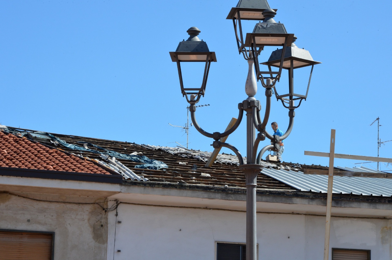 GERENZANO DANNI A TETTI EDIFICI AUTO CAUSATI DAL MALTEMPO GRANDINATA