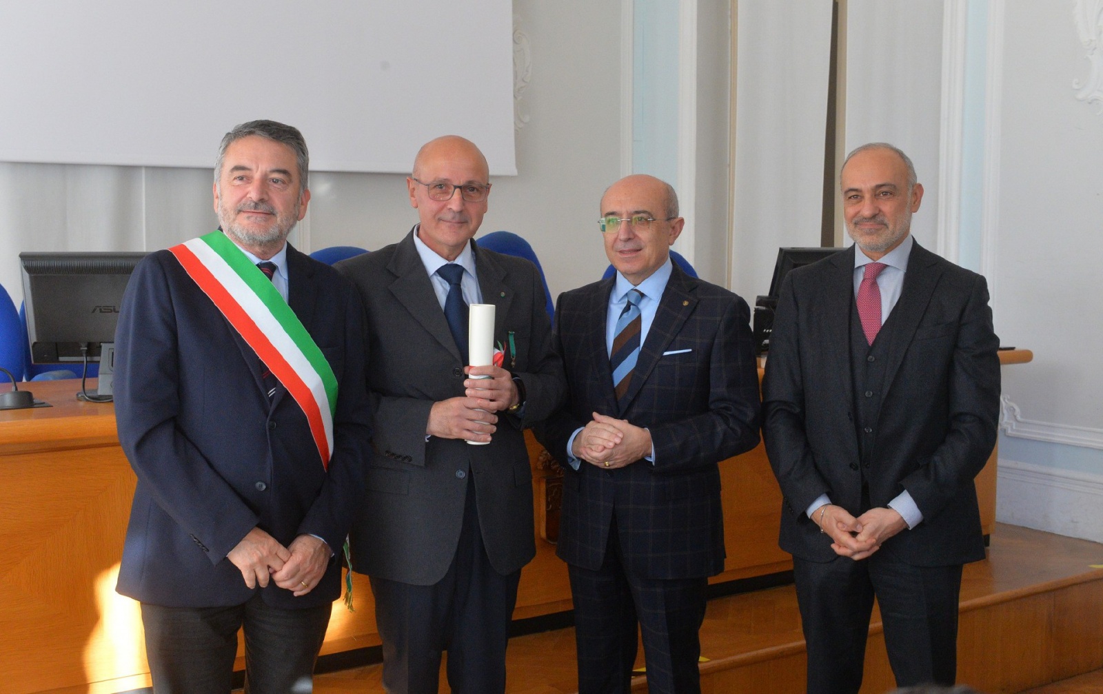 VARESE. ONORIFICENZE REPUBBLICA ITALIANA 2023 A VILLA RECALCATI CON PREFETTO SALVATORE PASQUARIELLO NELLA FOTO CAVALIERE SALVATORE GRECO�