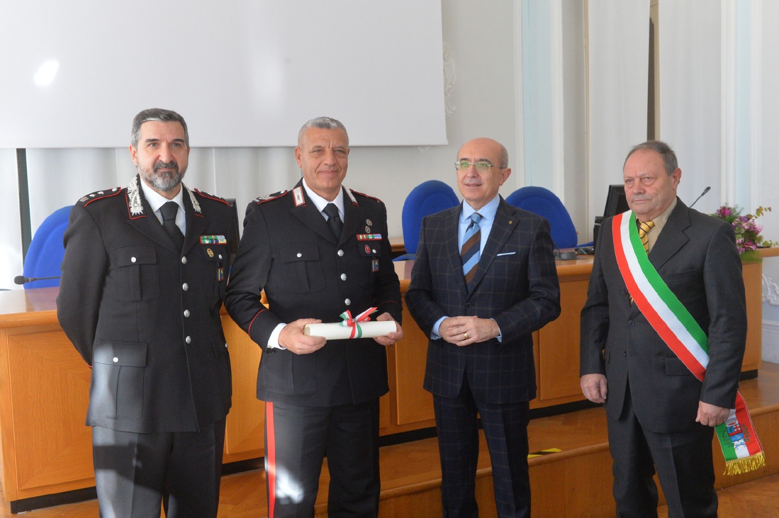 VARESE. ONORIFICENZE REPUBBLICA ITALIANA 2023 A VILLA RECALCATI CON PREFETTO SALVATORE PASQUARIELLO NELLA FOTO CAVALIERE BRIGADIERE CARABINIERI GAETANO DÕANTONA