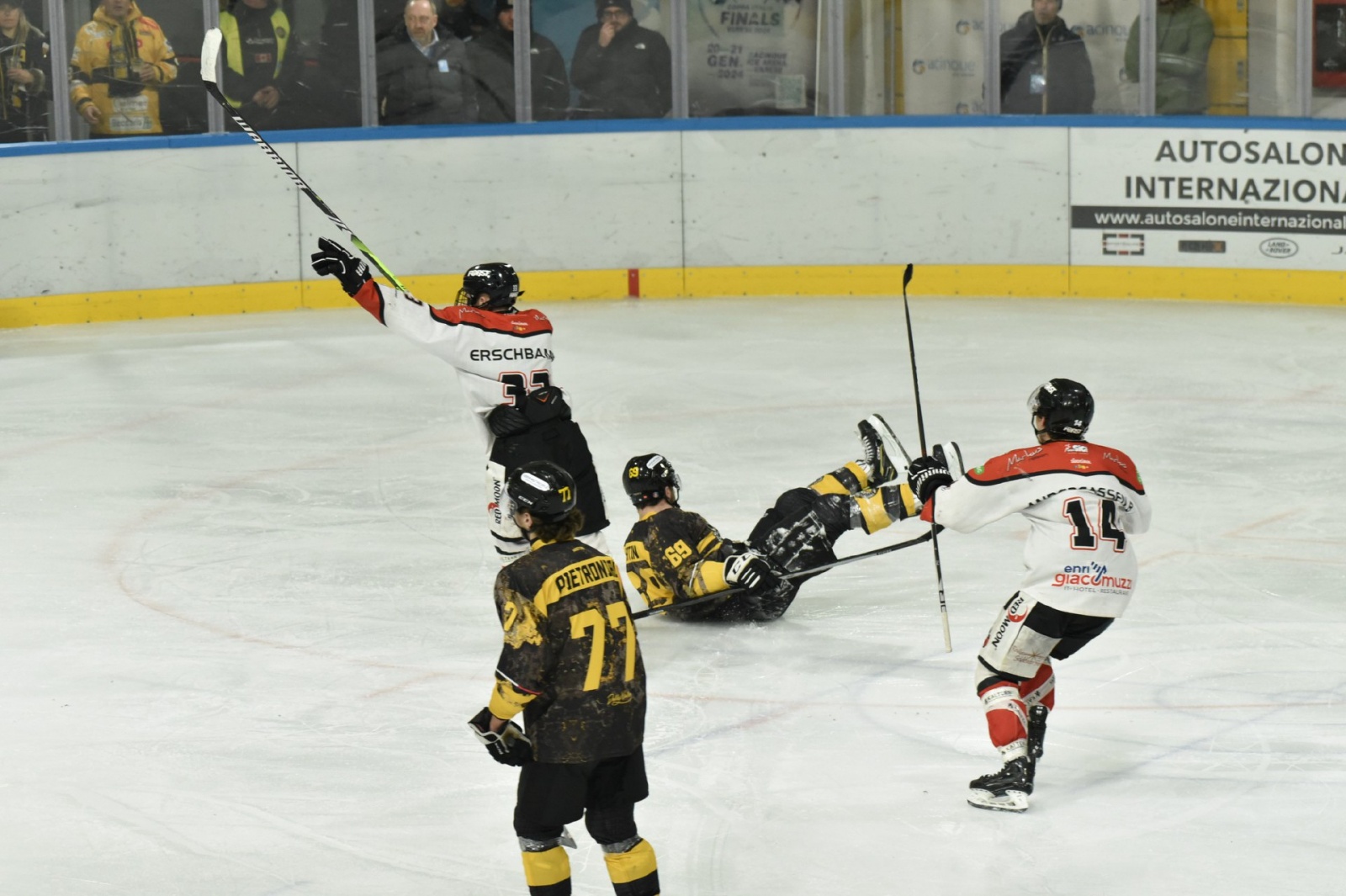 VARESE. HOCKEY COPPA ITALIA. HCMV VARESE- SV KALTERN CALDARO ROTHOBLAAS NELLA FOTO GOL CALDARO