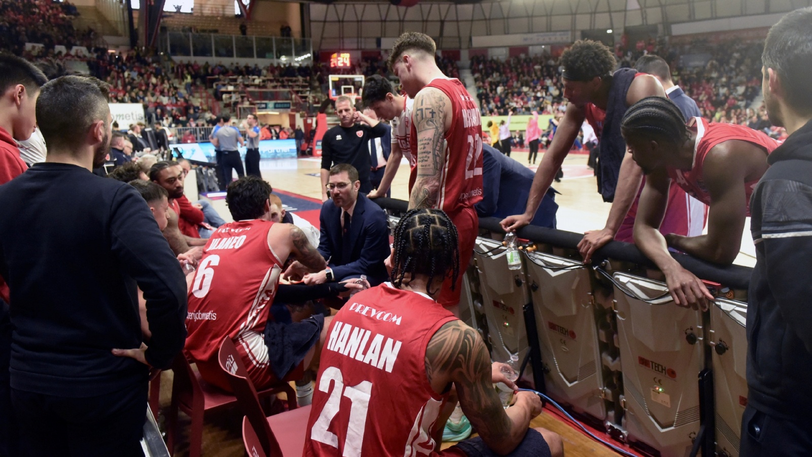 VARESE. BASKET LBA. OPENJOBMETIS VARESE-VIRTUS BOLOGNA NELLA FOTO TIME OUT