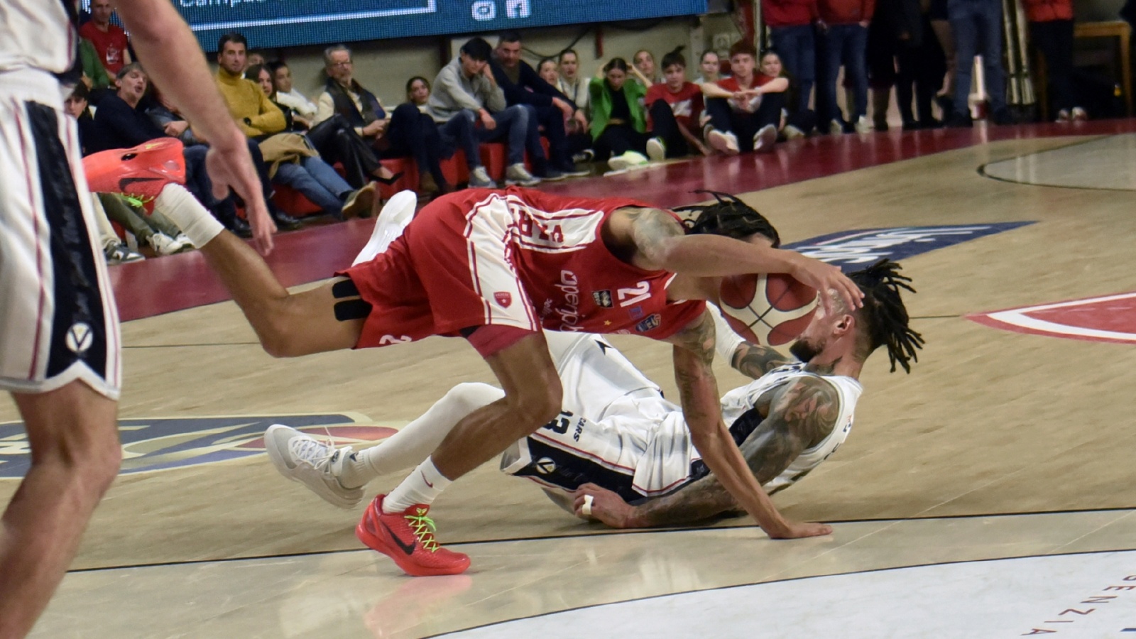 VARESE. BASKET LBA. OPENJOBMETIS VARESE-VIRTUS BOLOGNA NELLA FOTO HANLAN