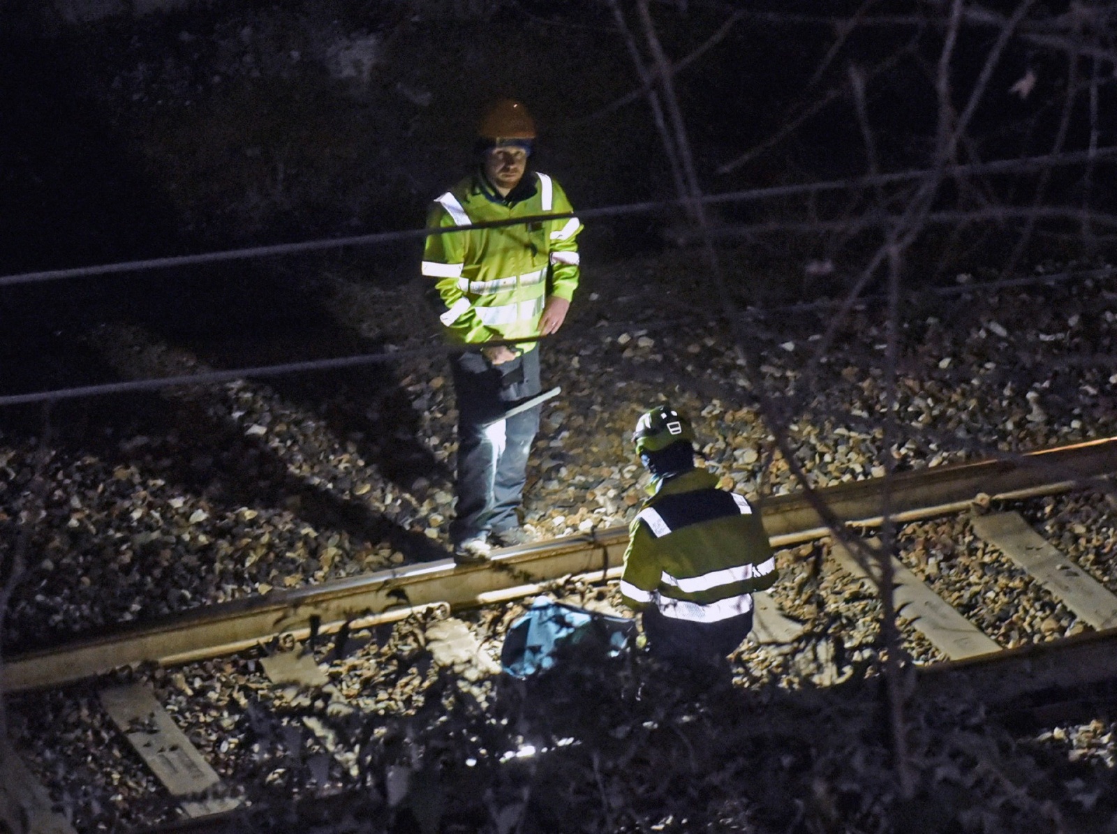 VARESE. COLLAUDO STATICO, PROVA DI CARICO, NUOVO PONTE LARGO FLAIANO CON 12 CAMION NELLA NOTTE TRA IL 29 E IL 30 GENNAIO NELLA FOTO