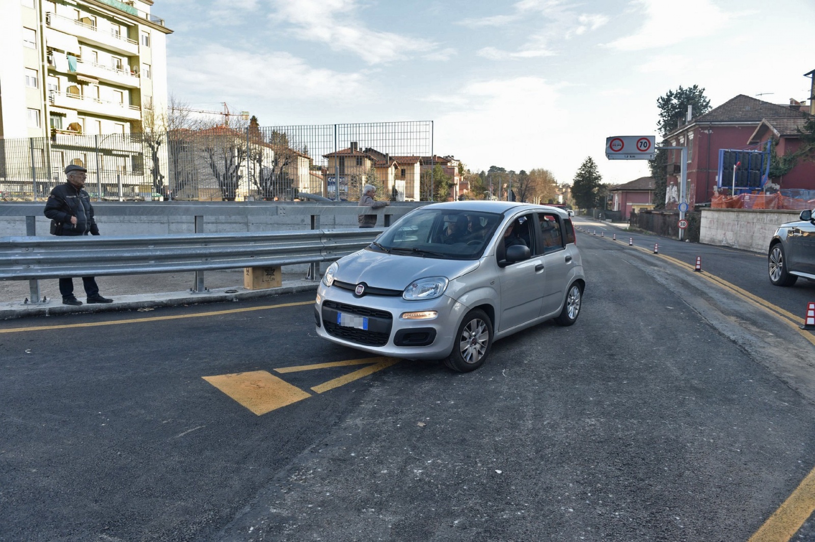 VARESE. APERTURA LARGO FLAIANO NELLA FOTO ARRIVO PRIMA AUTO DALL’AUTOSTRADA GUIDATA DAL SINDACO