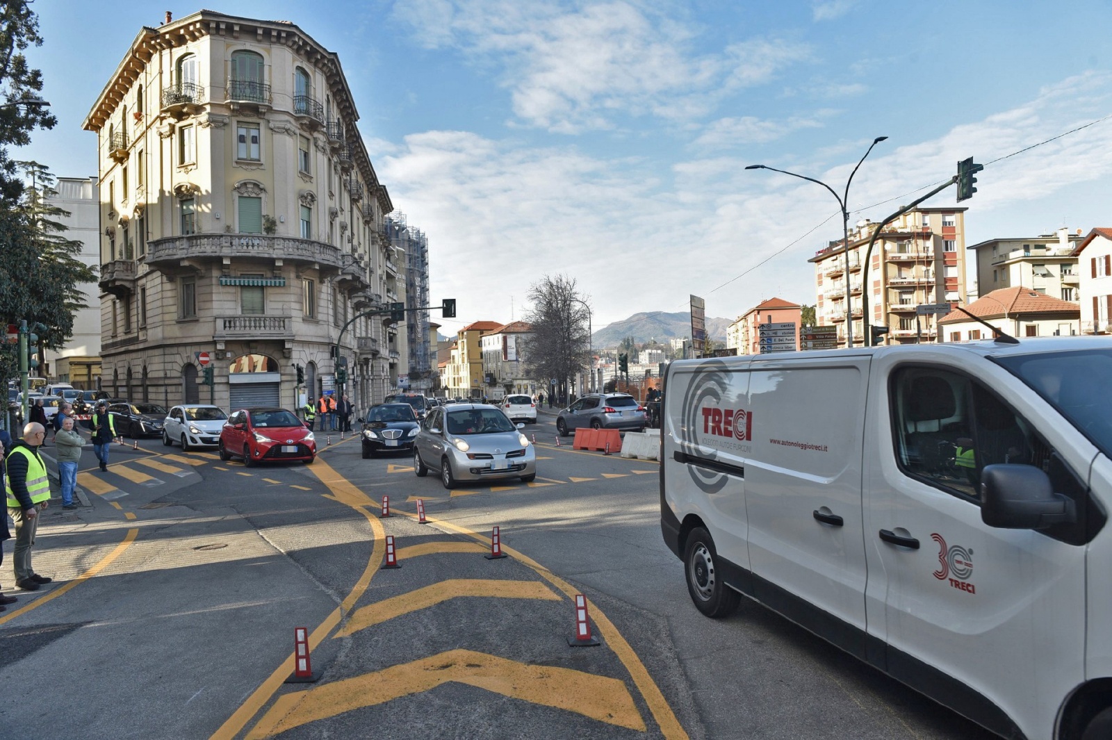 VARESE. APERTURA LARGO FLAIANO NELLA FOTO AUTO DA VIA SANT’ IMERIO E VIA MAGENTA