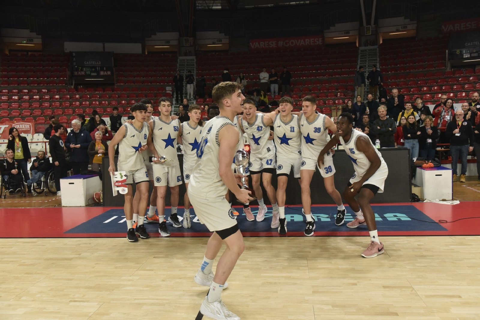 VARESE. BASKET. TORNEO GIOVANI LEGGENDE 2024. PREMIAZIONI NELLA FOTO VINCITORI STELLA AZZURRA