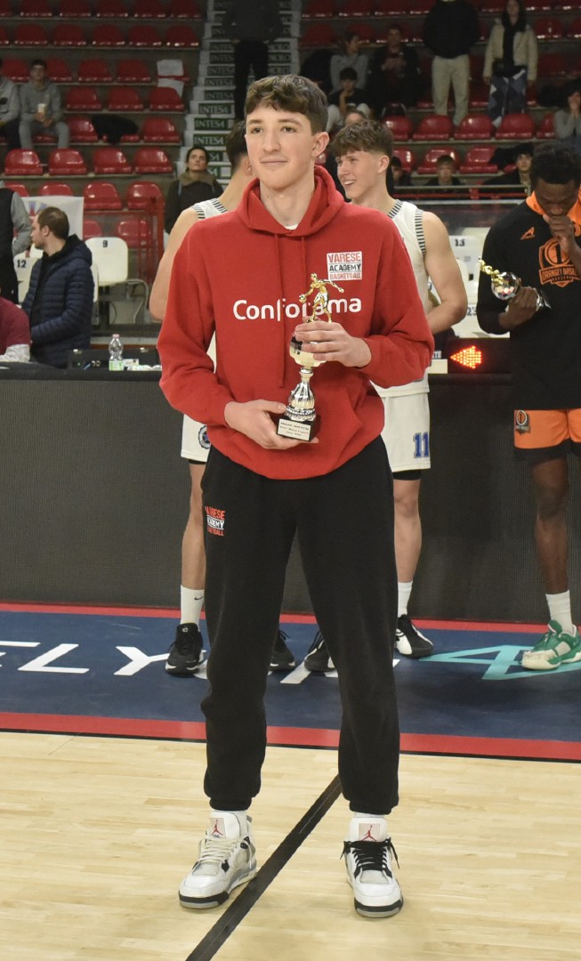 VARESE. BASKET. TORNEO GIOVANI LEGGENDE 2024. PREMIAZIONI NELLA FOTO FEDERICO BOTTELLI