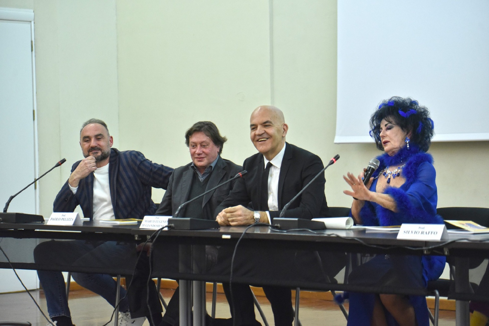 VARESE. PRESENTAZIONE LIBRO “DALLA CASA DI RINGHIERA ALLA CASA BIANCA” DI MARINA CASTELNUOVO, SOSIA UFFICIALE DI LIZ TAYLOR, IN SALA MONTANARI