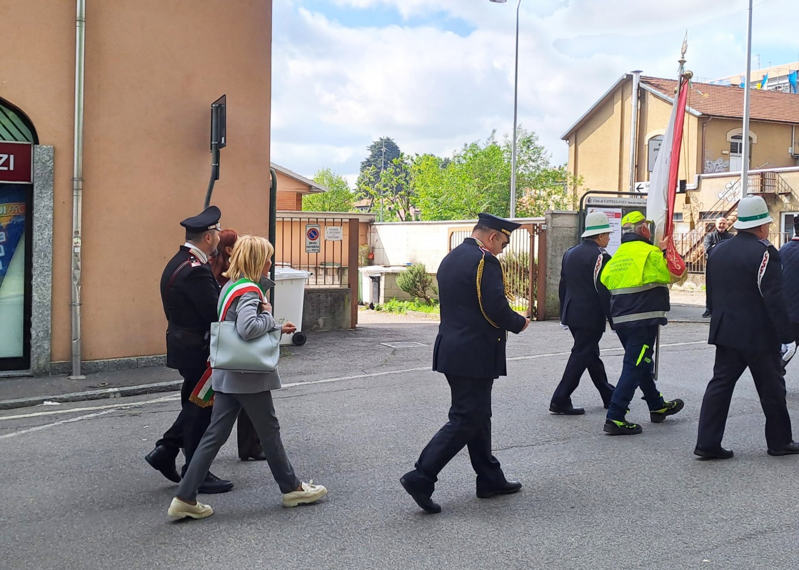 CASTELLANZA MIRELLA CERINI SINDACO ALLA CERIMONIA DEL 25 APRILE