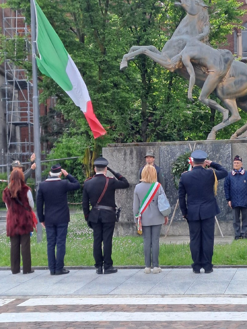 CASTELLANZA MIRELLA CERINI SINDACO ALLA CERIMONIA DEL 25 APRILE