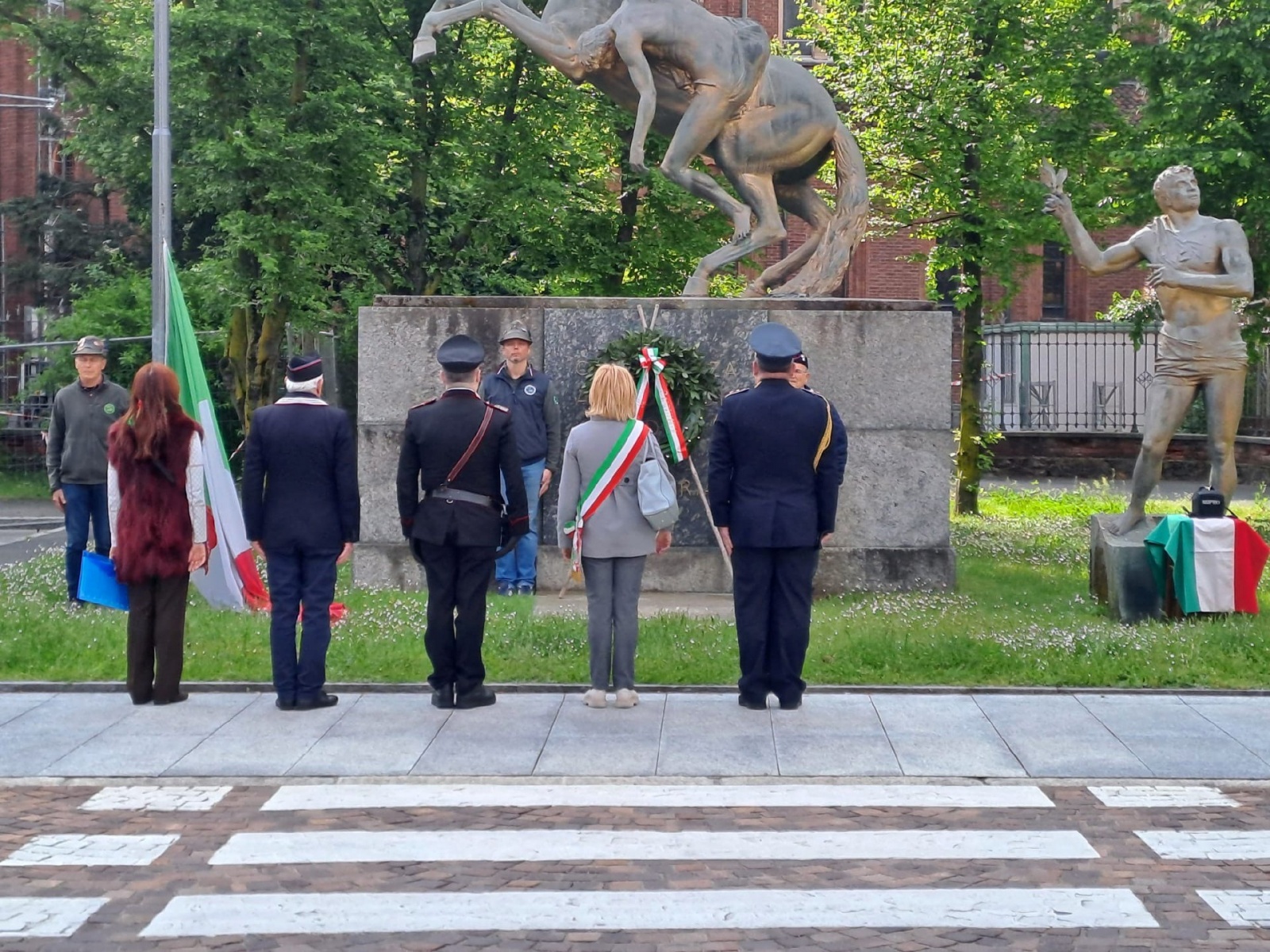 CASTELLANZA MIRELLA CERINI SINDACO ALLA CERIMONIA DEL 25 APRILE