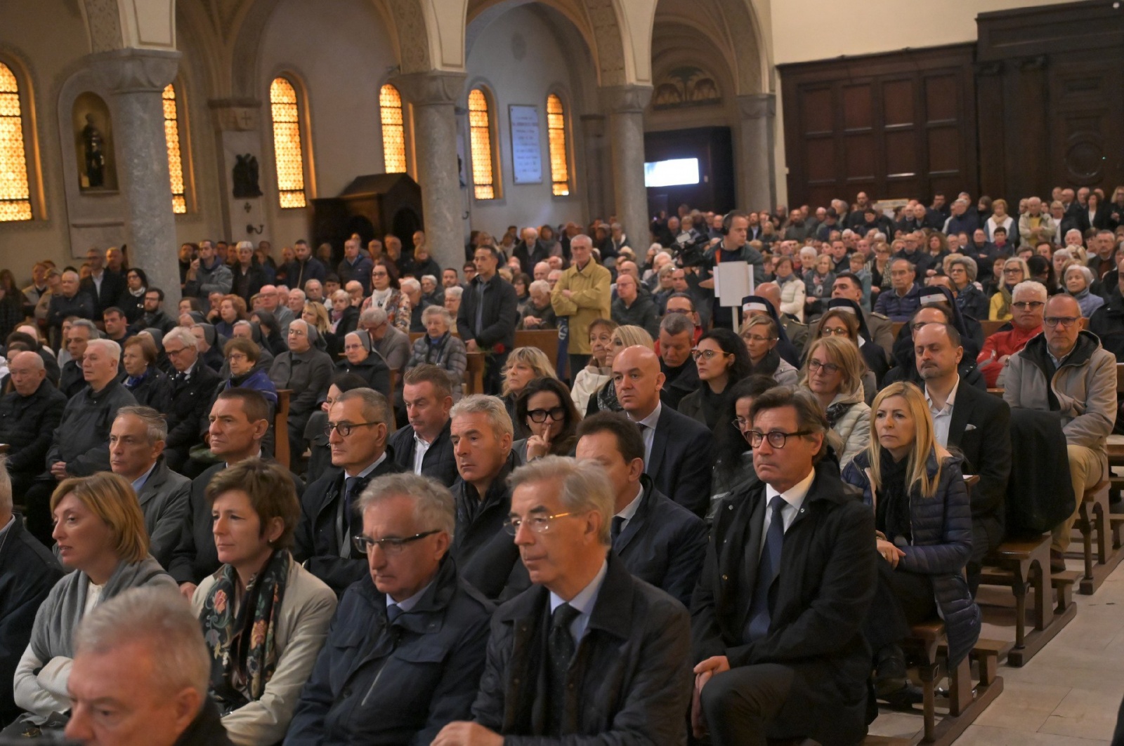 CASTELLANZA FUNERALI MIRELLA CERINI SINDACO DI CASTELLANZA CHIESA DI SAN GIULIO